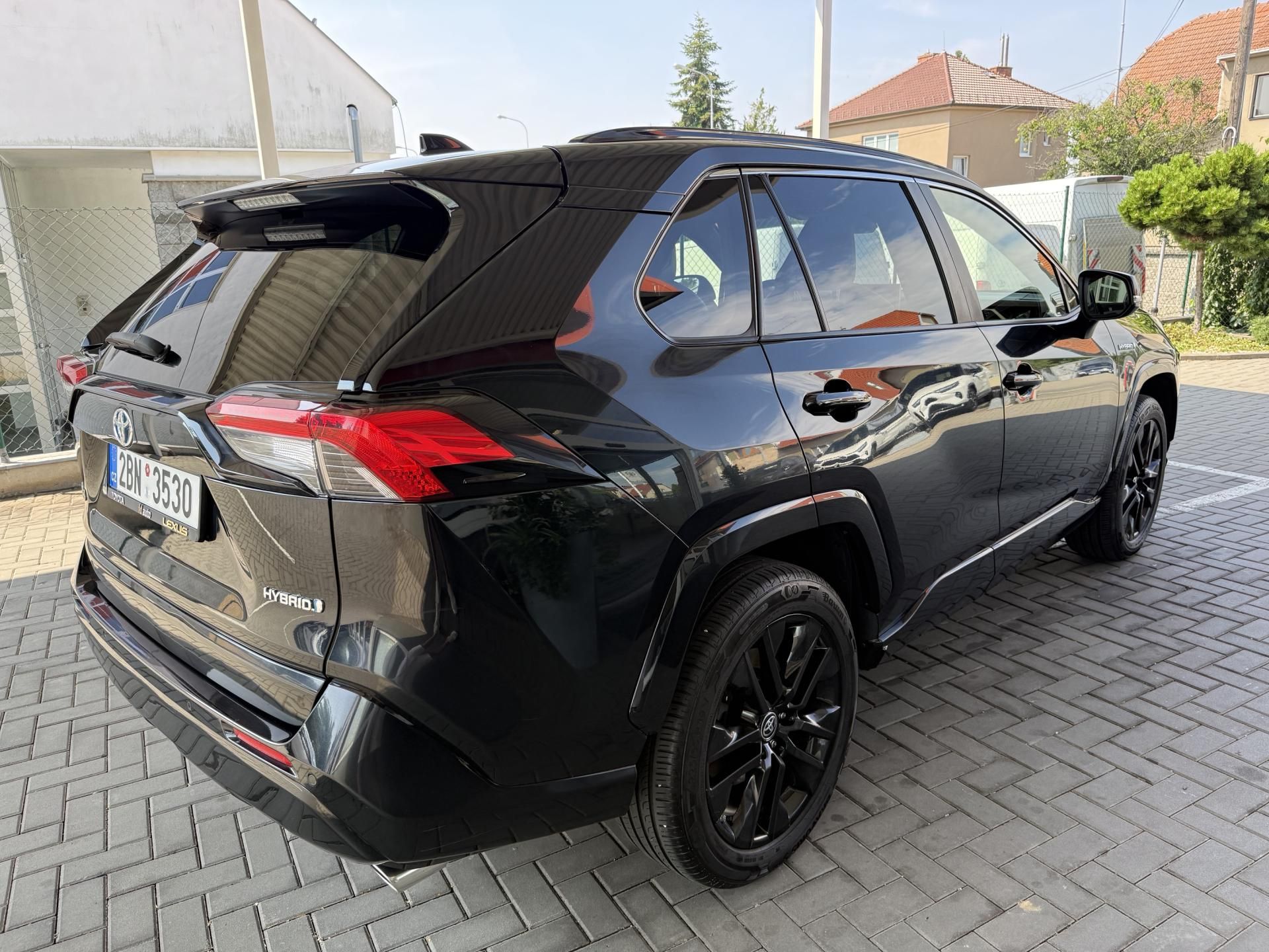 Toyota Rav4, 2,5 Hybrid Black Edition JBL - fotka 4