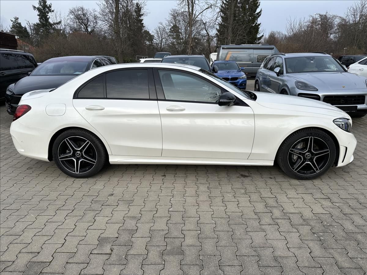 Mercedes-Benz Třídy C, 180 AMG multibeam - fotka 5