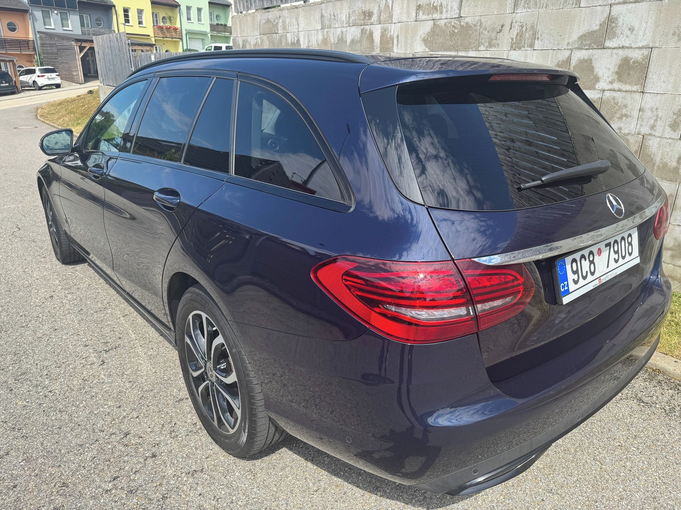 Mercedes-Benz Třídy C, C 220d 4 Matic - fotka 3