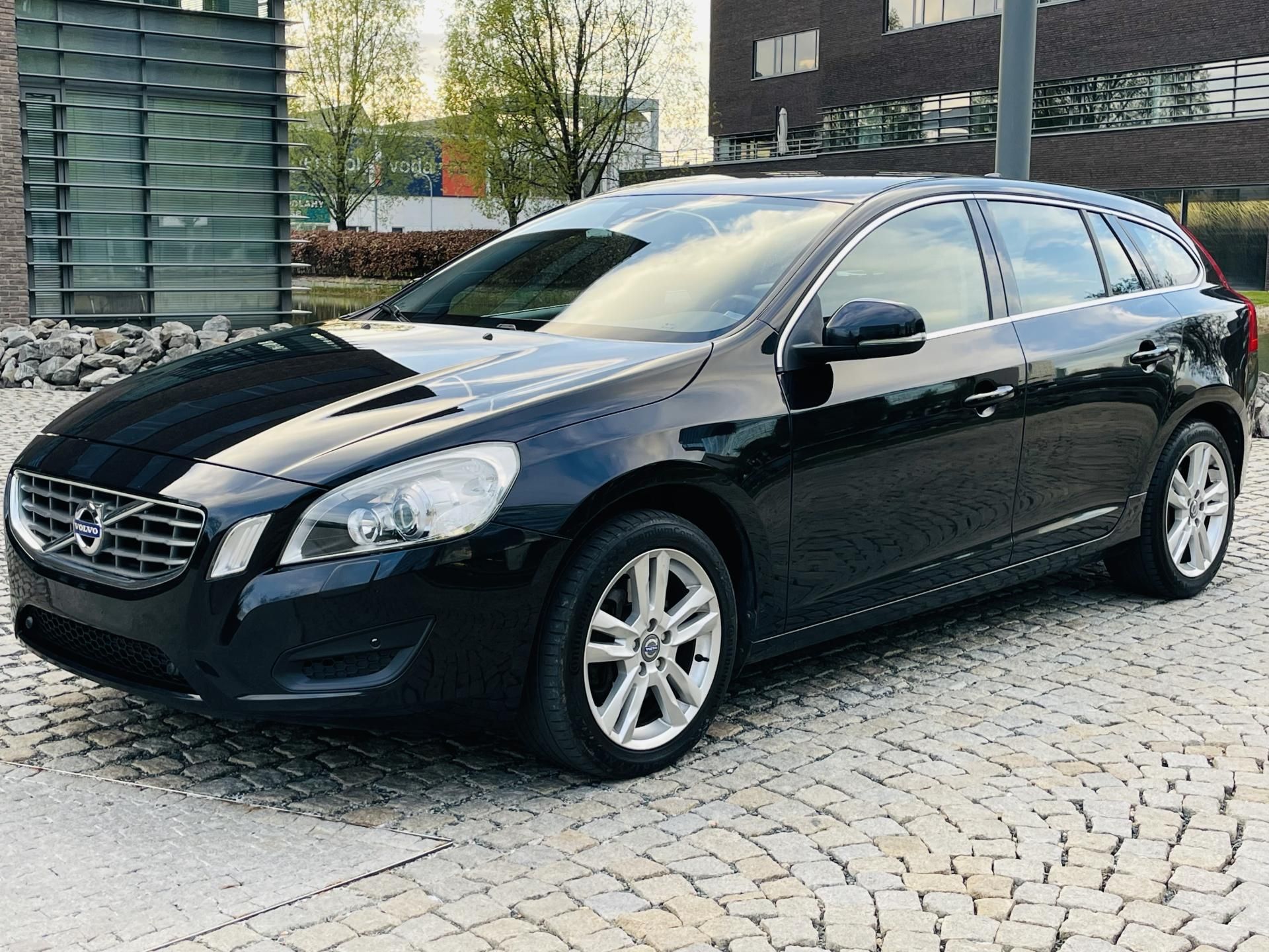 Volvo V60, 2.4D5 MANUÁL VÝHŘEV SERVISKA - fotka 5