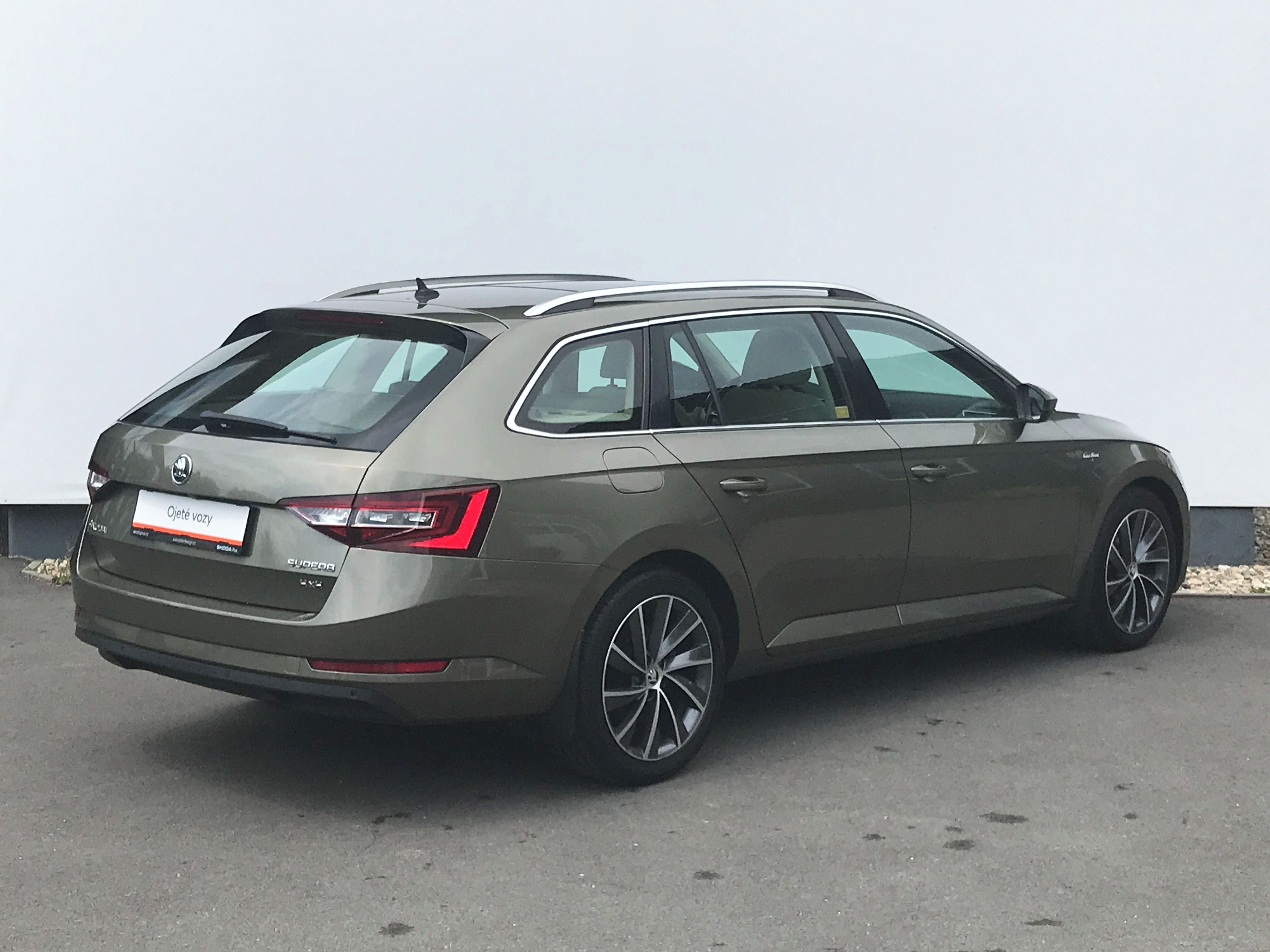 Škoda Superb, 4x4 2,0TDi 140kW L&K+TAŽNĚ+PAN - fotka 2