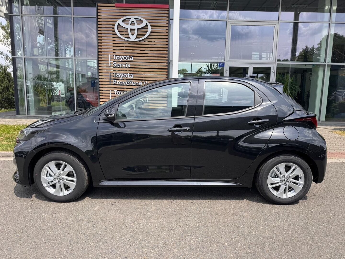 Toyota Yaris, 1.5 Comfort - fotka 5