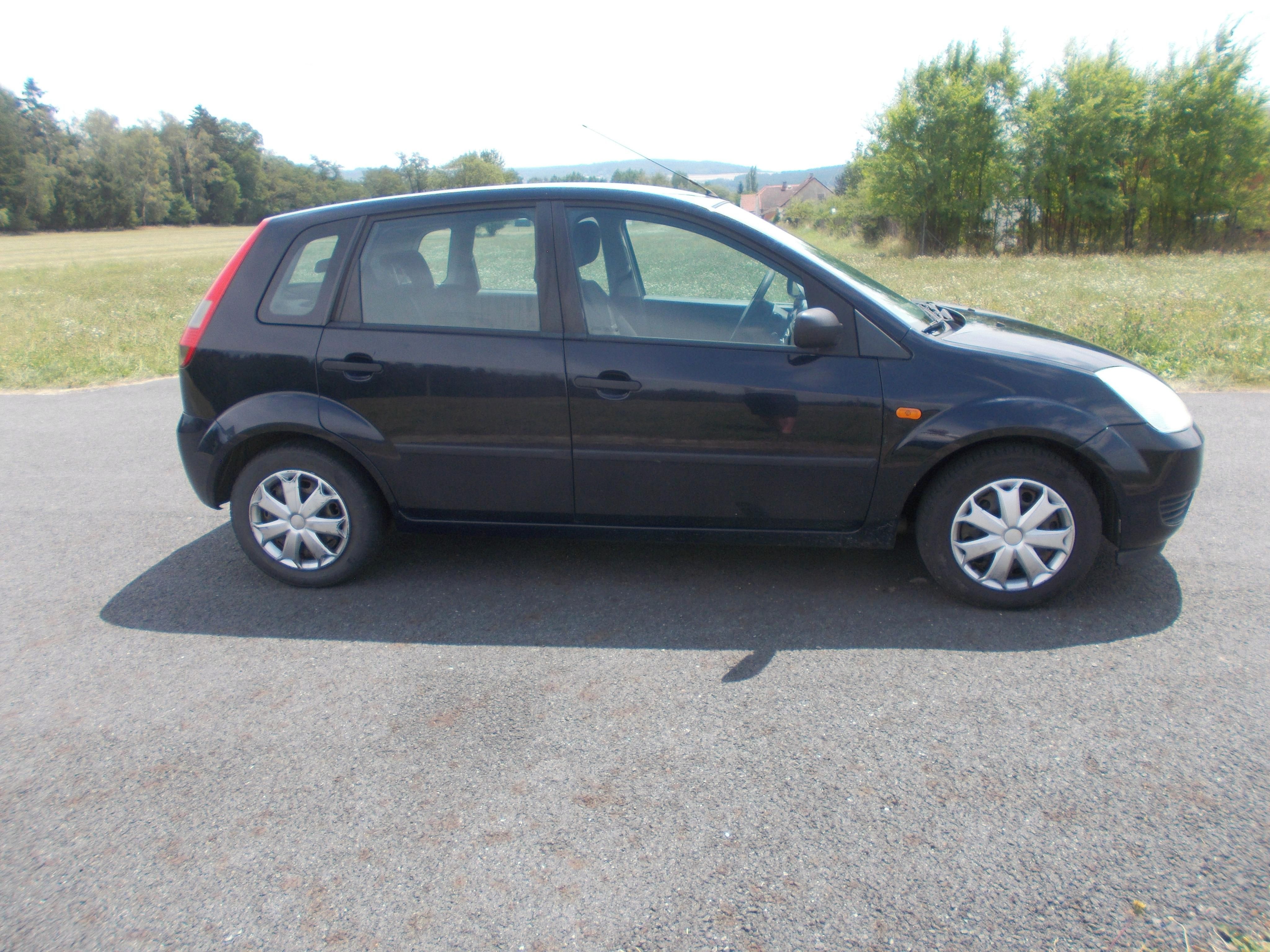 Ford Fiesta, 1,3 51 KW spolehlivé auto - fotka 6