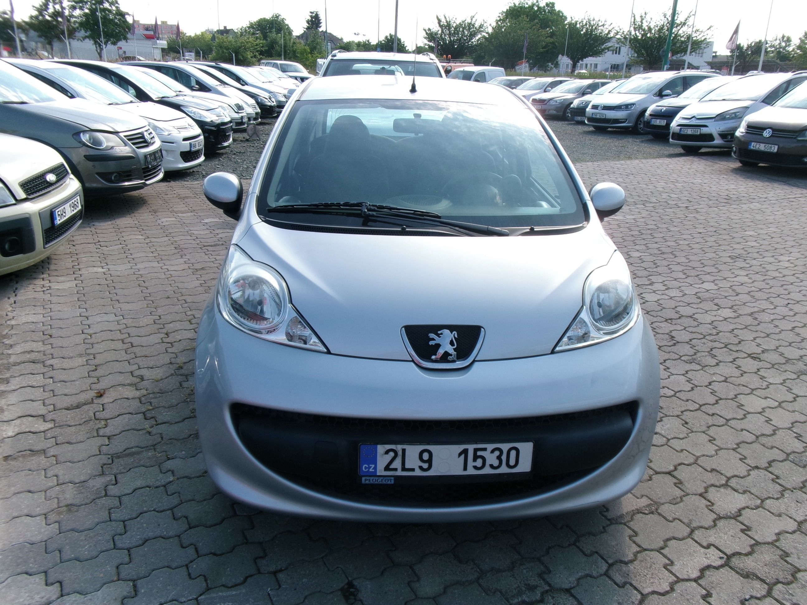 Peugeot 107, 1.0i 50kw,CZ,2x kola - fotka 2