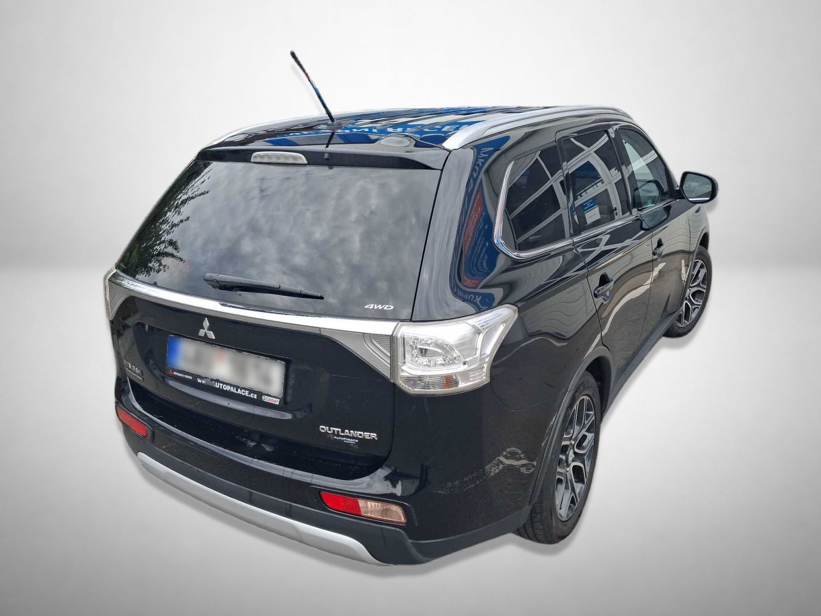 Mitsubishi Outlander, 2.2 DI-D, 4X4, 7 míst, ČR - fotka 2
