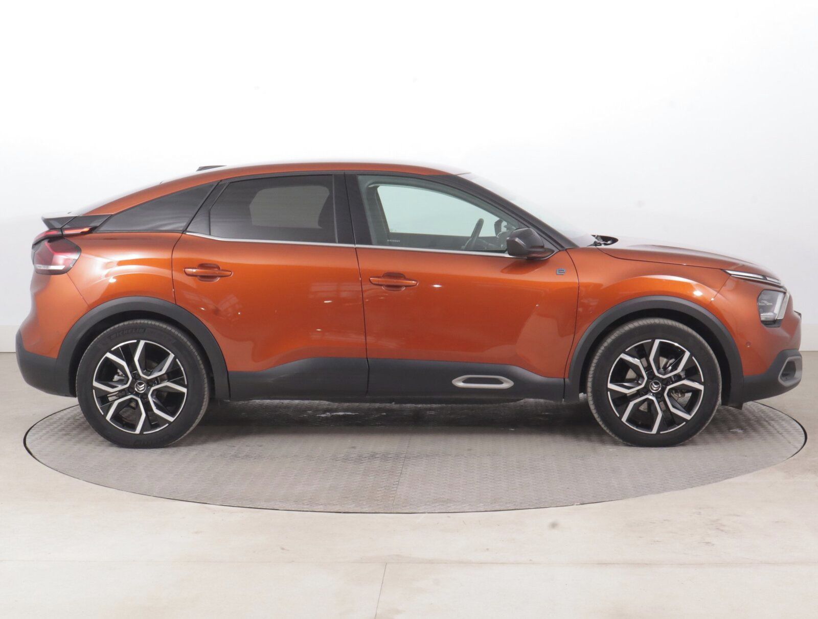 Citroën ë-C4, 50 kWh, SoH 90%, Automat - fotka 6
