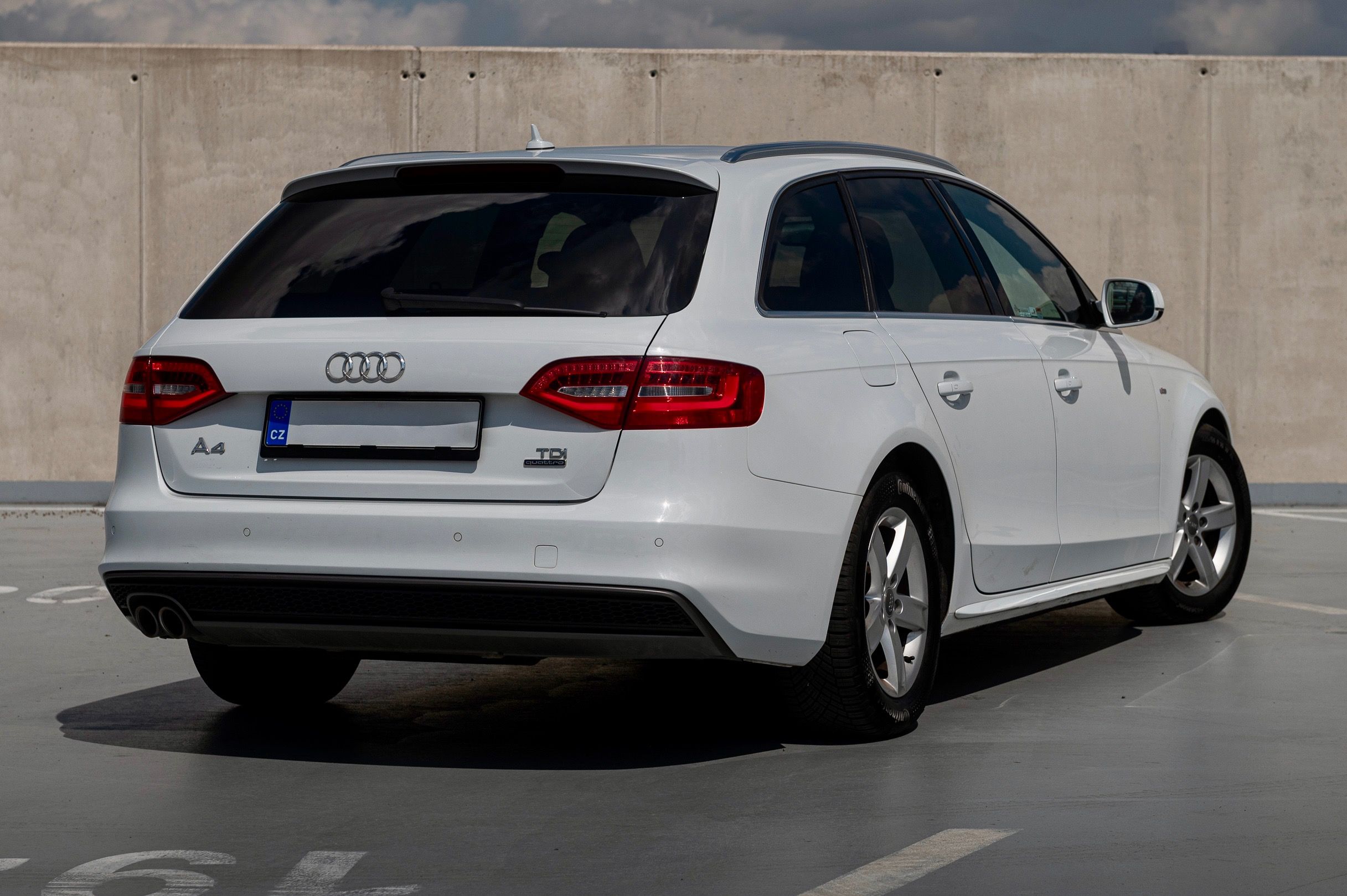 Audi A4 Avant, 2.0TDI 140kW Quattro AT S-Line - fotka 5