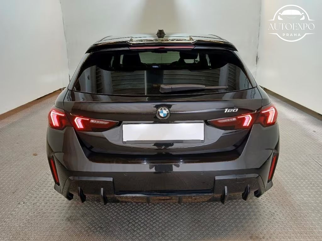 BMW Řada 1, 120i Limousine M SPORT PRO - fotka 5