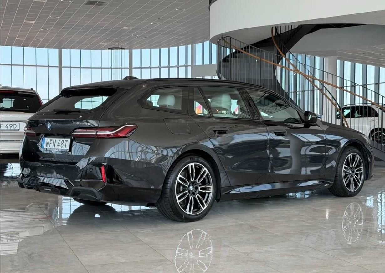 BMW i5, eDrive40 Touring M Kam Tažné - fotka 5