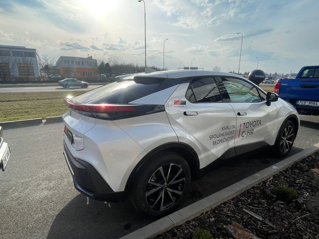 Toyota C-HR, 1.8 Hybrid 140HP Style - fotka 6