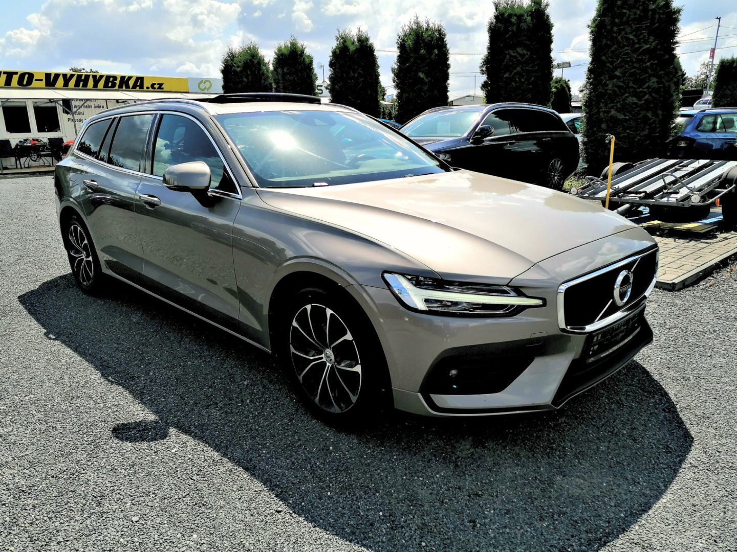 Volvo V60, 2.0 B3 MHEV A/T 120kW - fotka 3