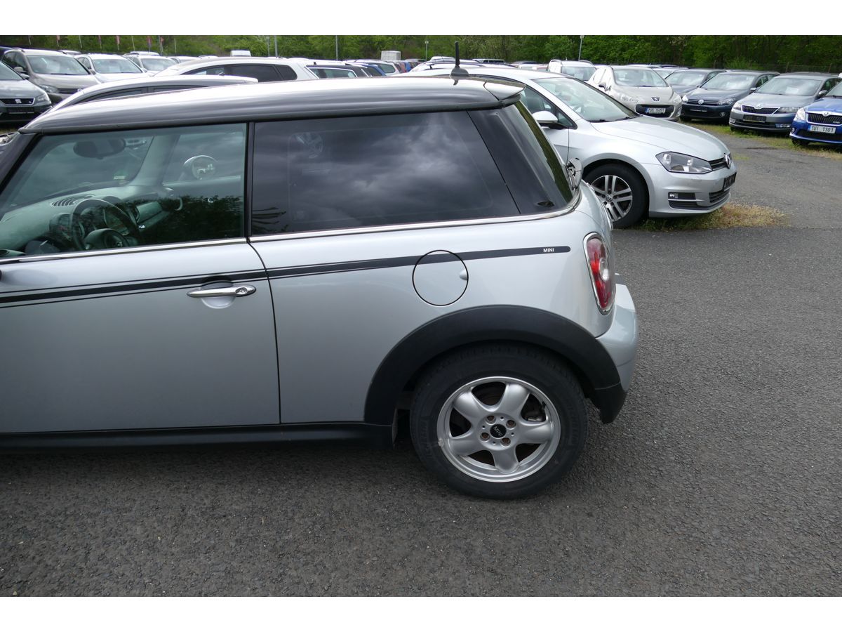 Mini Cooper, 1,6 88KW - fotka 6
