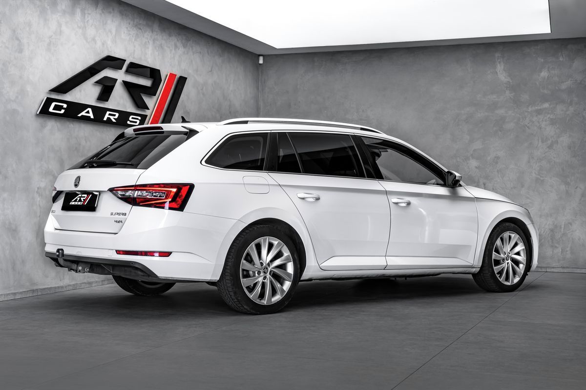 Škoda Superb, Combi 2,0TDI 4x4 DSG Style Can - fotka 5
