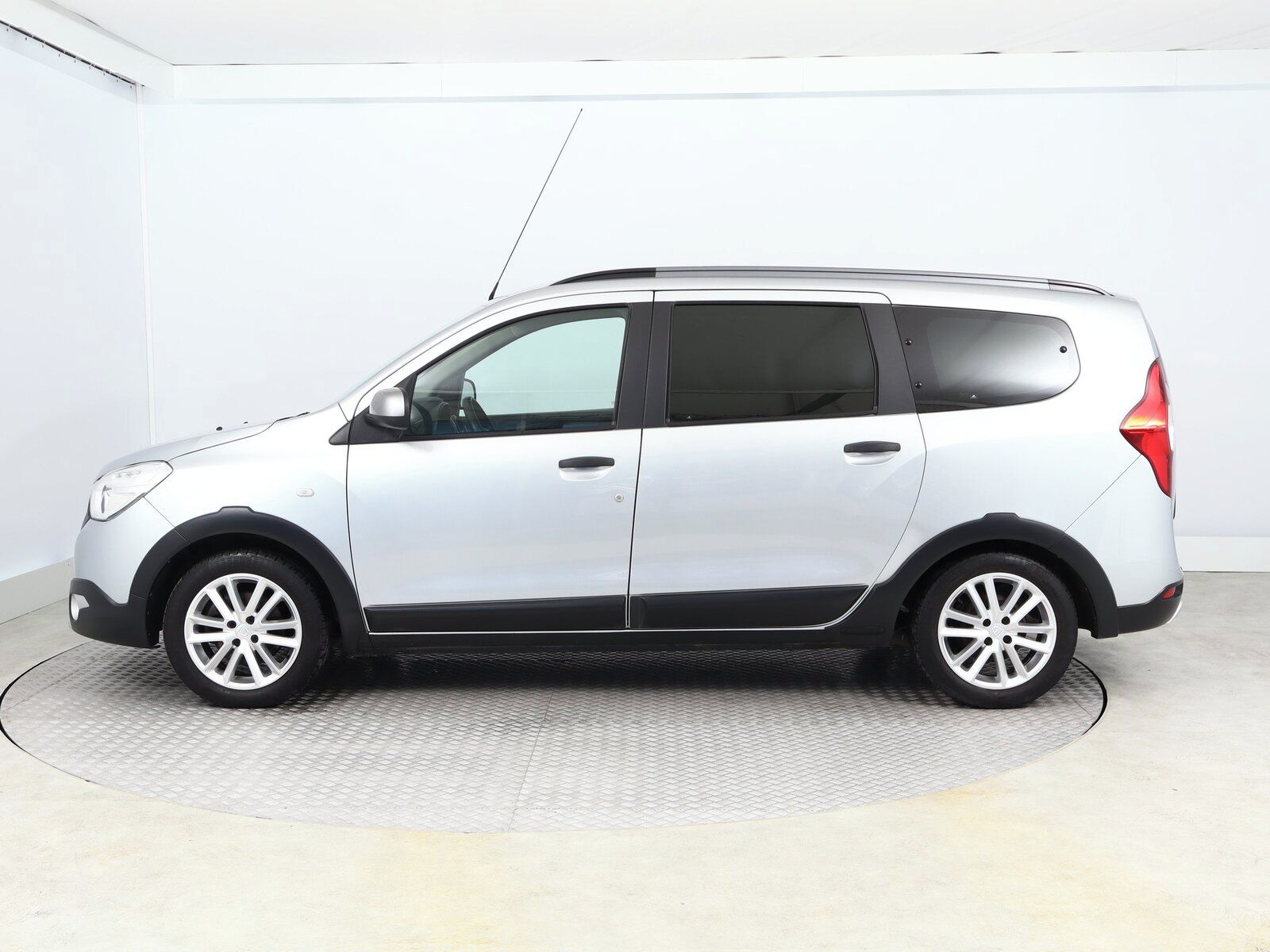 Dacia Lodgy, 1.3 TCe, Stepway, 7 míst - fotka 3