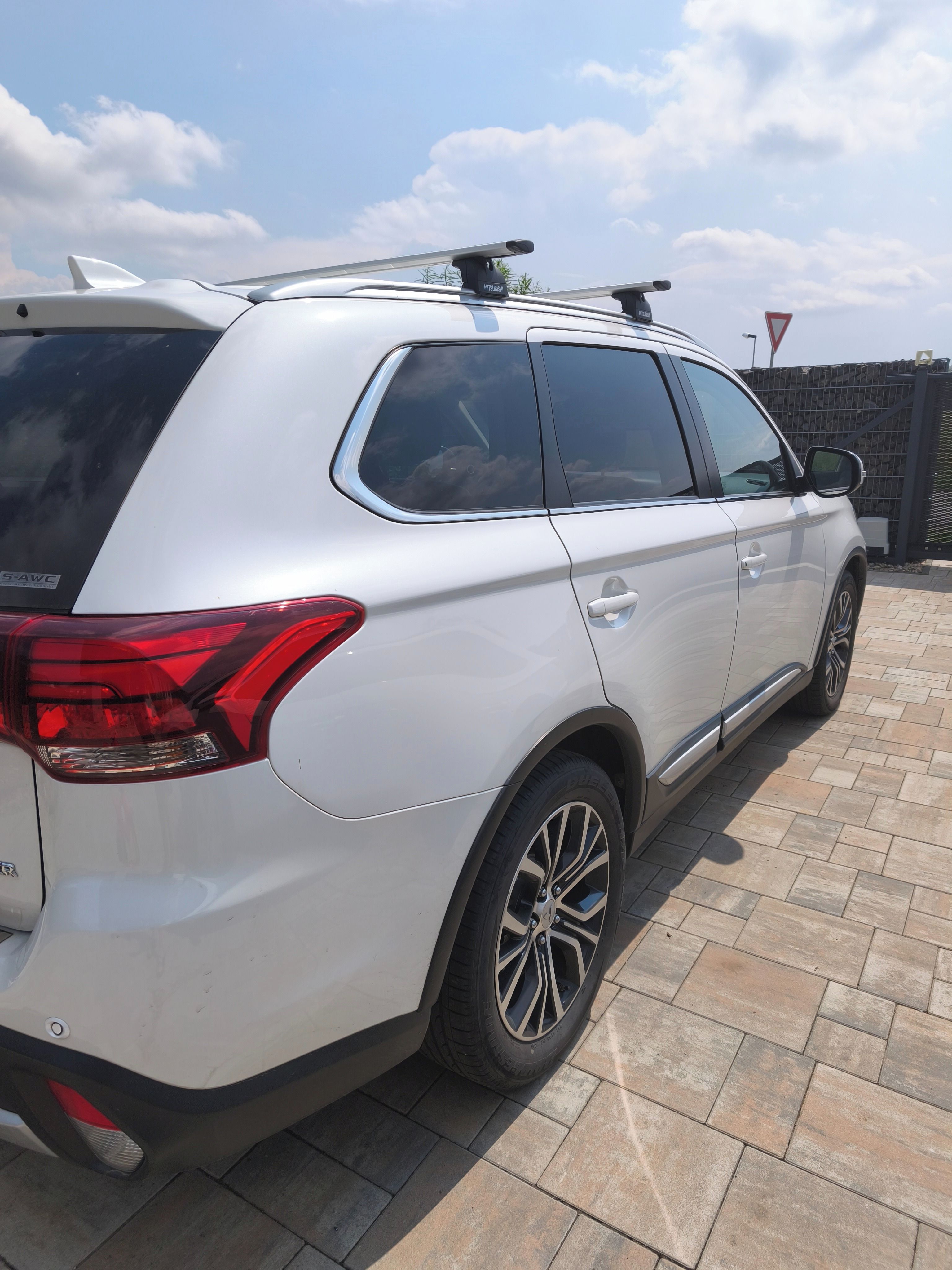 Mitsubishi Outlander, 2.2DI-D 4x4 S-AWC 7míst - fotka 6