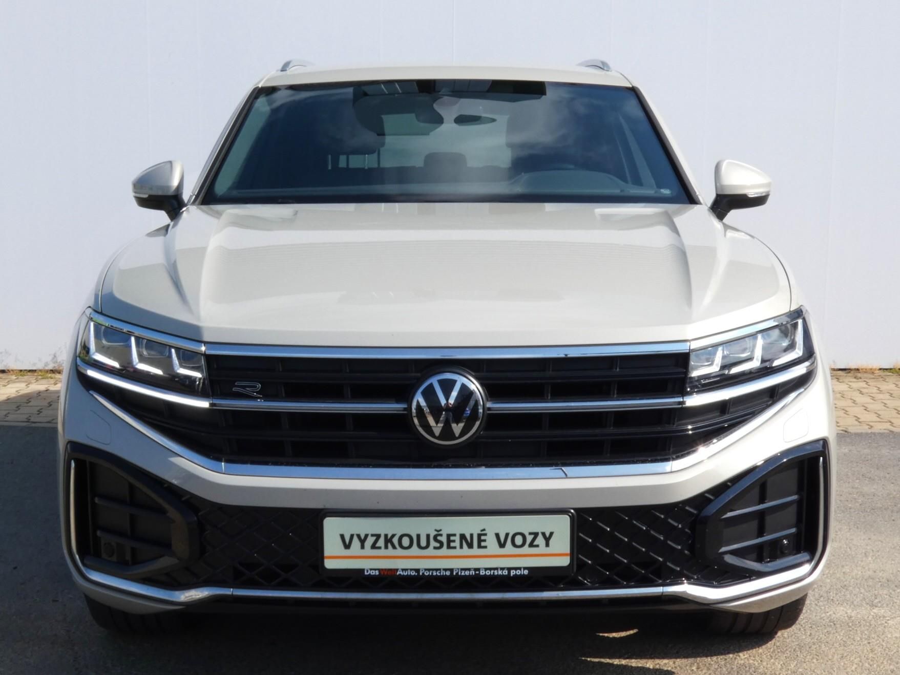 Volkswagen Touareg, R-Line 3.0 TDI - NEZ.TOPENÍ - fotka 4