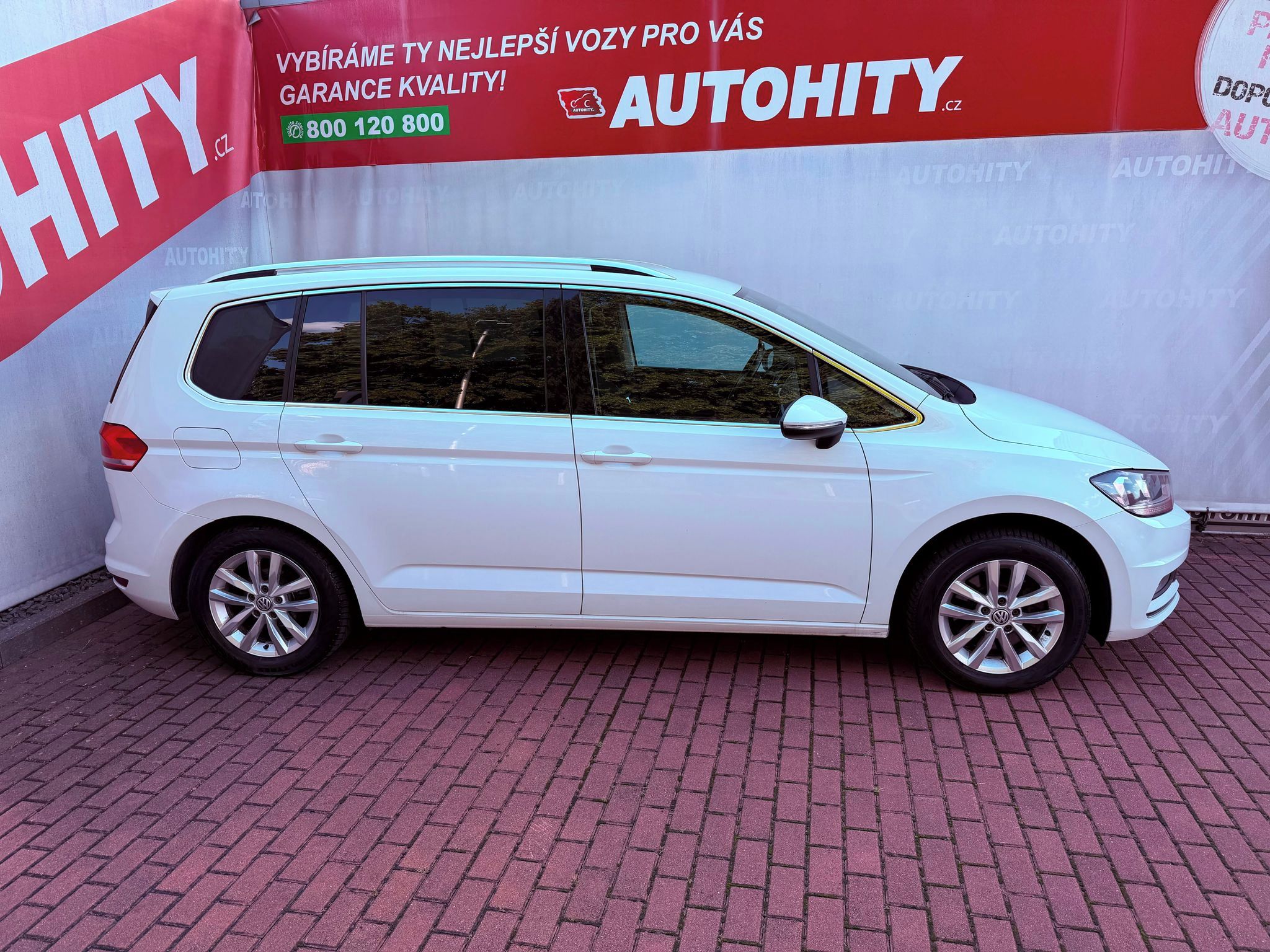 Volkswagen Touran, 2.0 TDi Highline, ČR, 7 míst - fotka 6