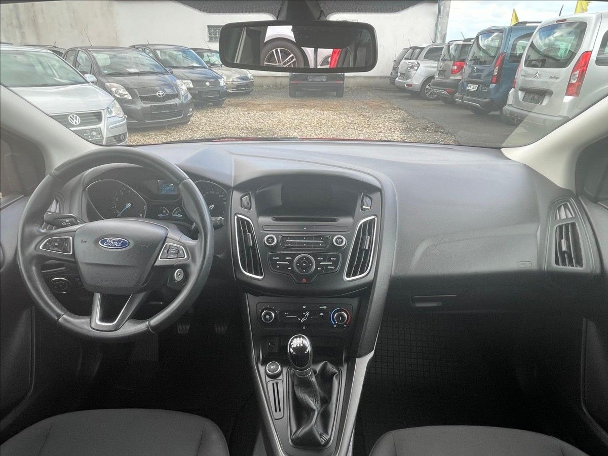 Ford Focus, 1,6 i 16V - fotka 6