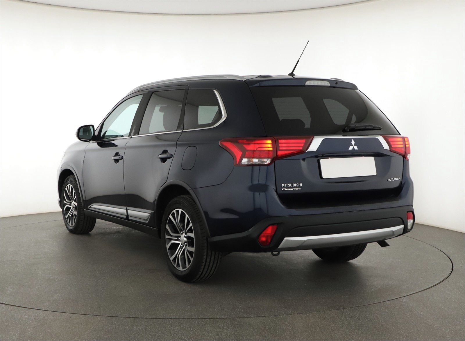 Mitsubishi Outlander, 2.2 DI-D, 7 míst - fotka 4