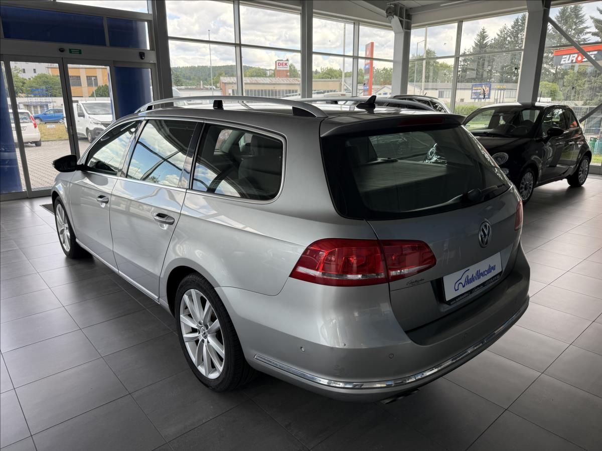 Volkswagen Passat, 2,0   DSG,HIGHLINE,SERVISKA - fotka 4