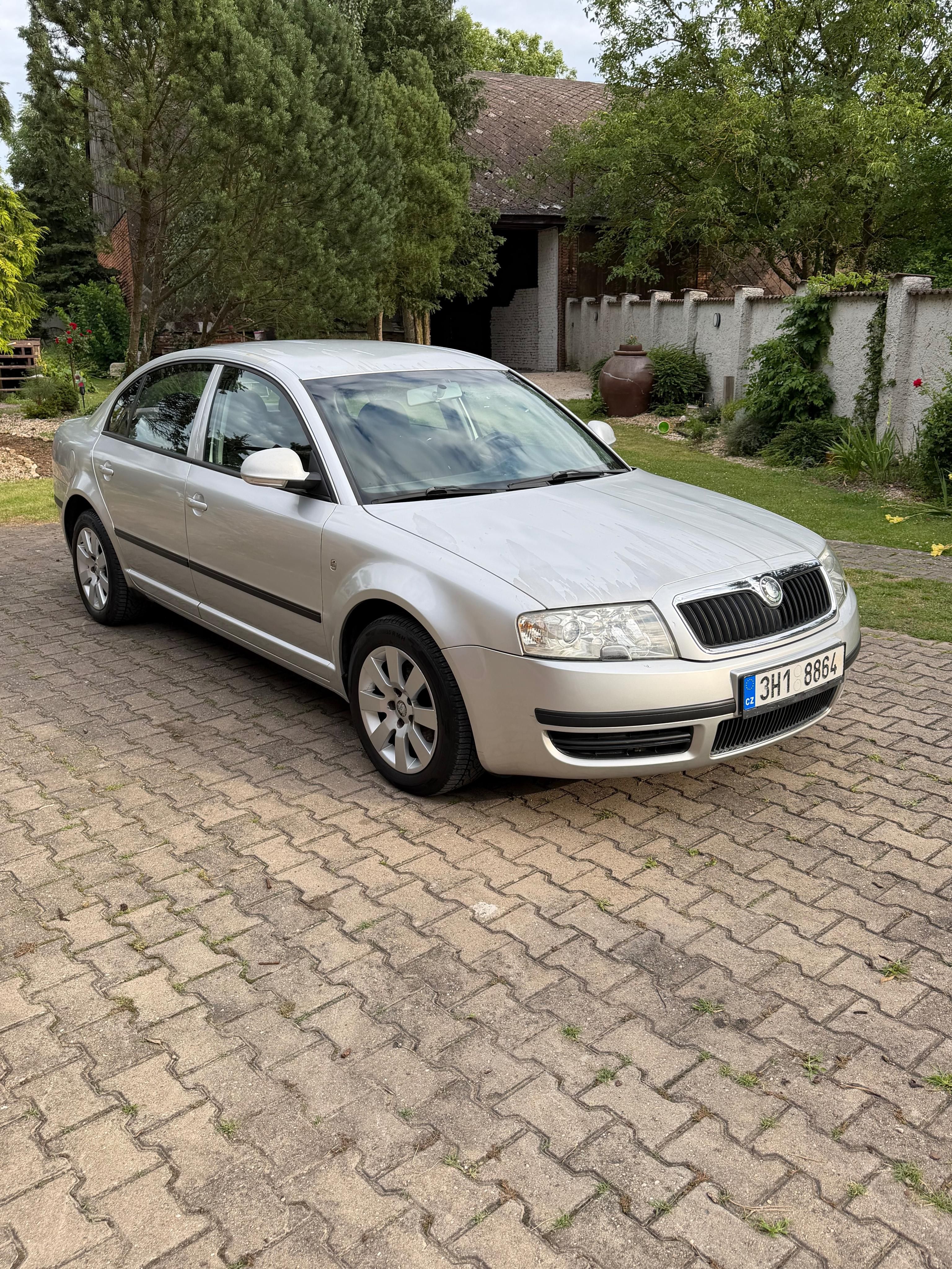 Škoda Superb - fotka 2