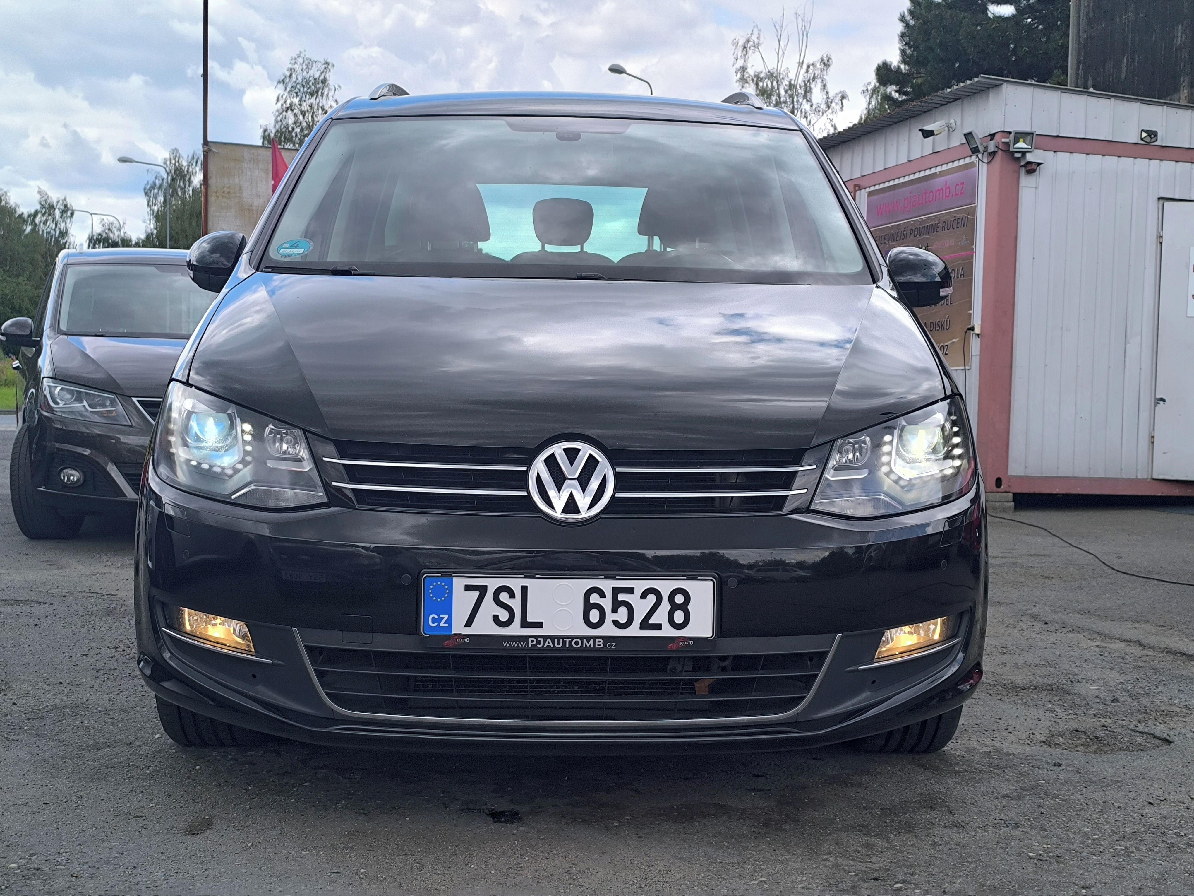 Volkswagen Sharan, 2.0TDi Highline,Tažné,1majitel - fotka 4