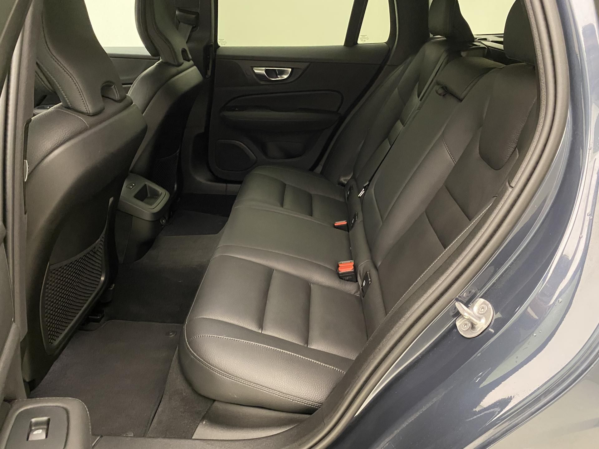 Volvo V60, B4 DARK PLUS AUT CZ - fotka 5