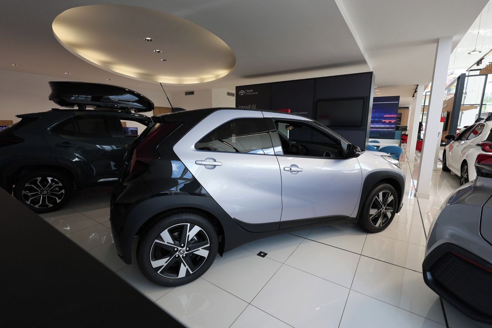 Toyota Aygo, Hybrid 1.5 Style e-CVT - fotka 5
