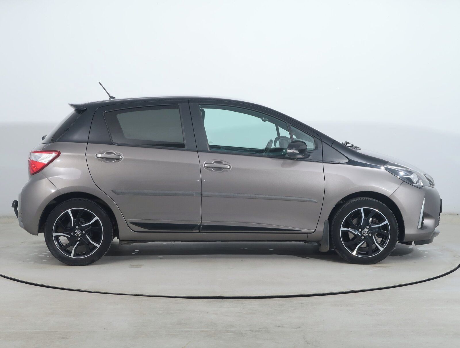 Toyota Yaris, 1.5 Dual VVT-i, ČR,1.maj - fotka 6