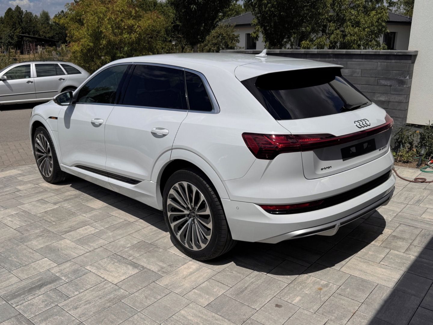 Audi e-tron, 55 quattro 3x S line - fotka 3
