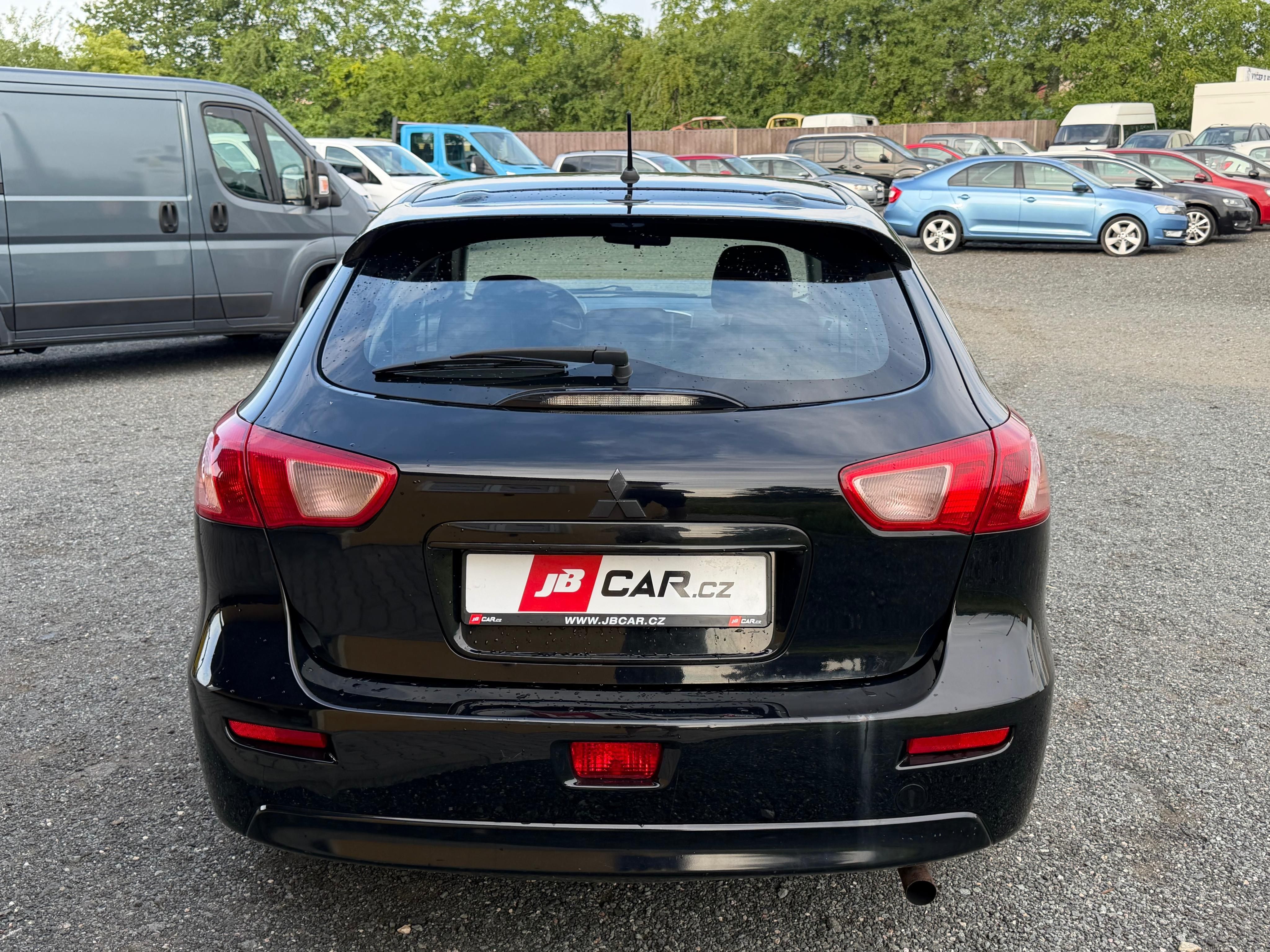 Mitsubishi Lancer, 1.6I MIVEC 86KW 1.MAJITEL - fotka 3