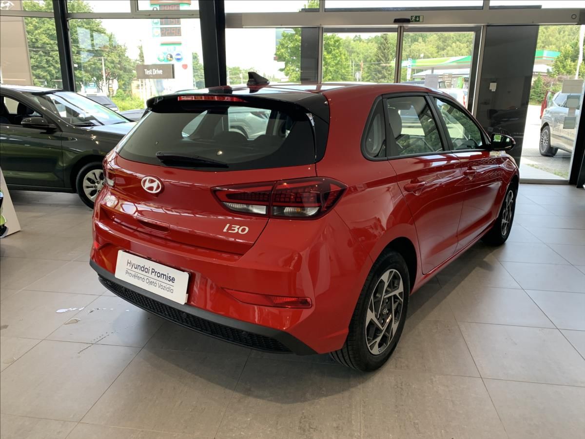 Hyundai i30, 1,5 i 70kW MT Comfort alu 16" - fotka 5