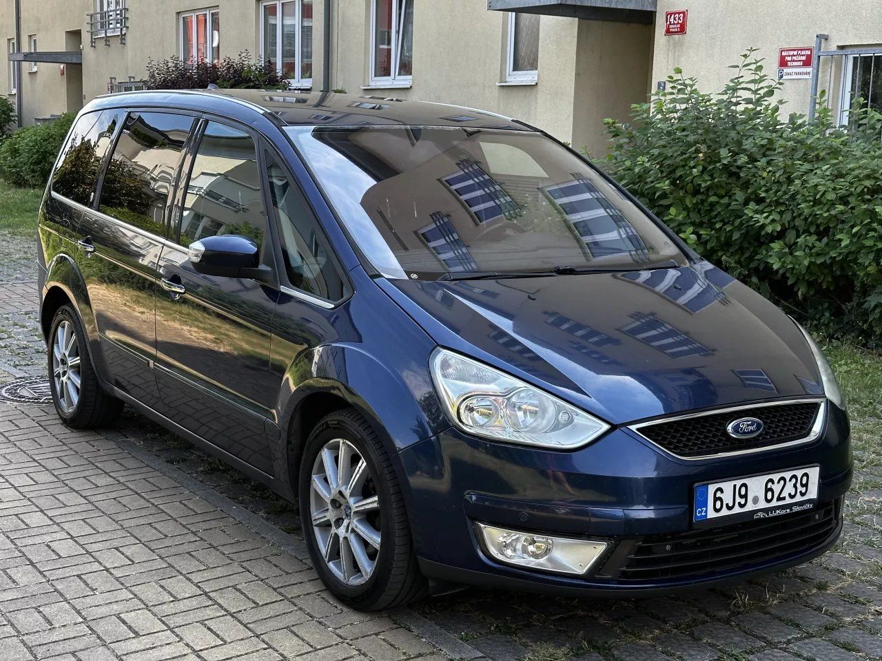 Ford Galaxy, 2.0 TDCI 103 kW GHIA 7 míst - fotka 3