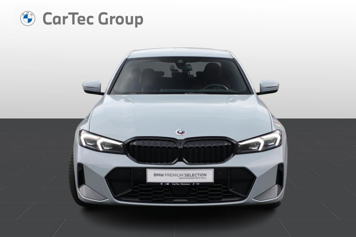 BMW Řada 3, 330i Sedan - fotka 3
