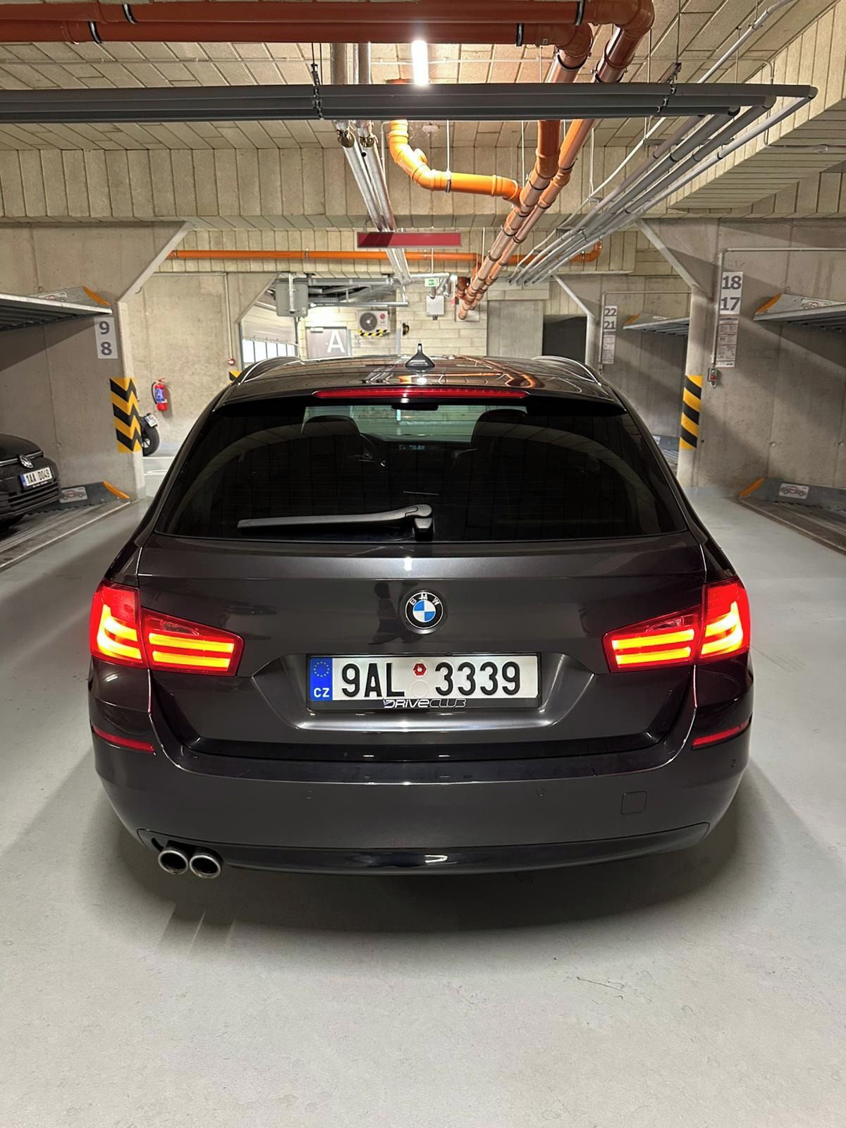 BMW Řada 5, INDIVIDUAL xDrive 190kW - fotka 4