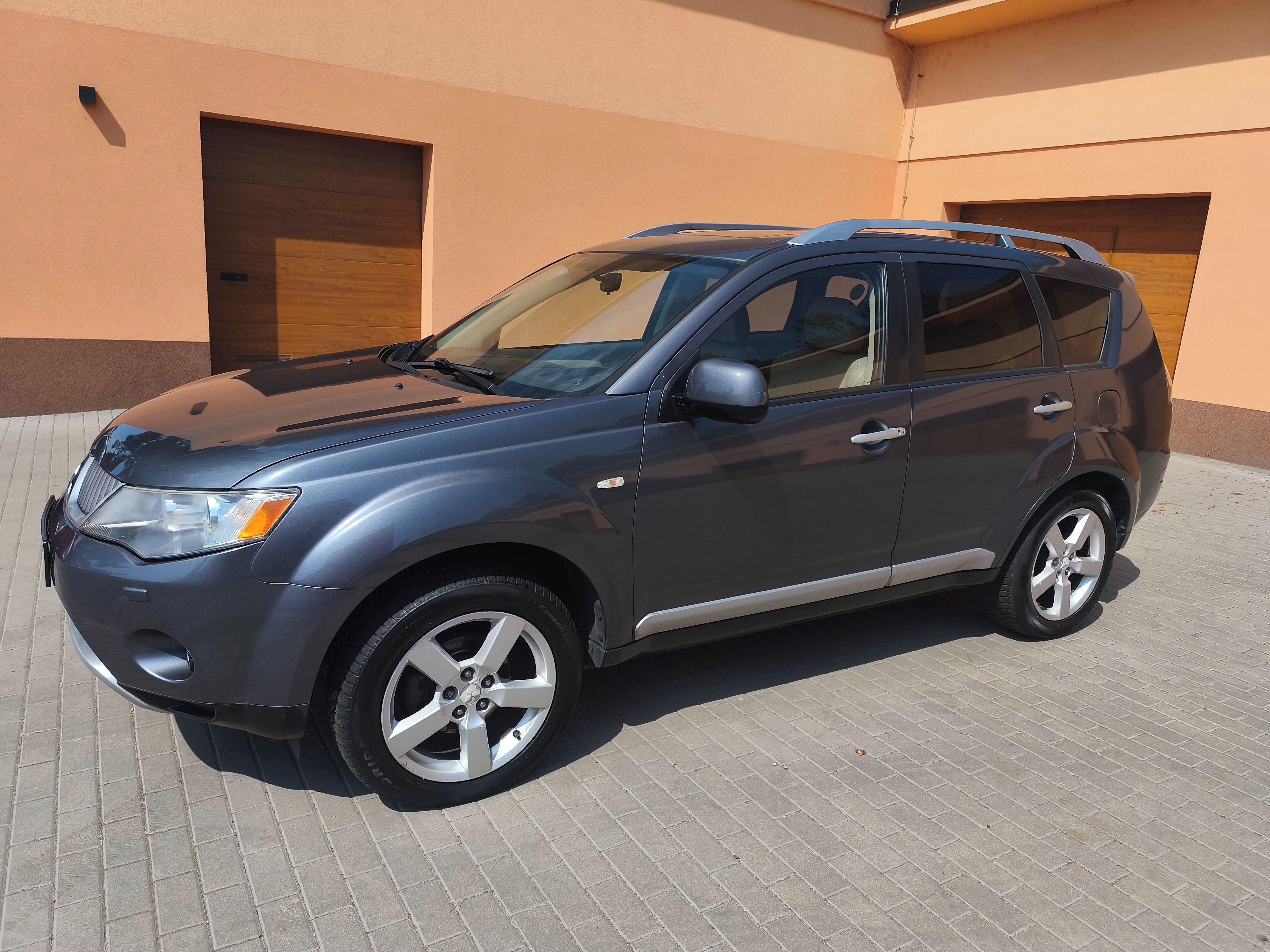 Mitsubishi Outlander, 2.0 DI-D INVITE, 103 kW, 7MÍST - fotka 2