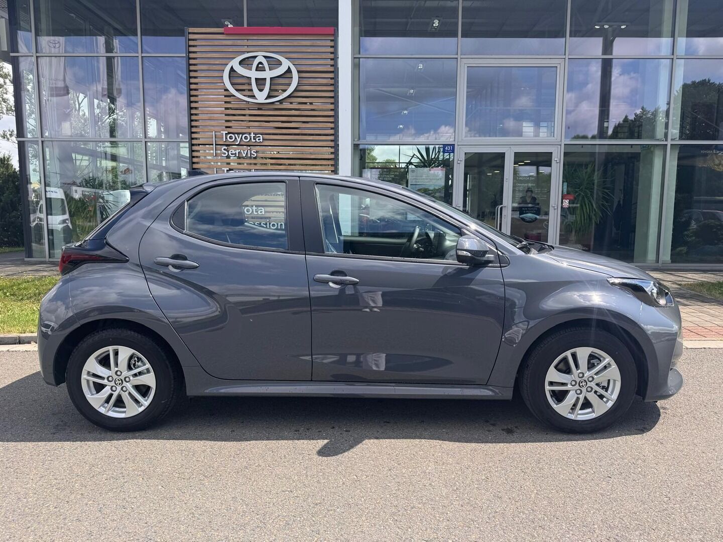 Toyota Yaris, 1.5 Comfort - fotka 2