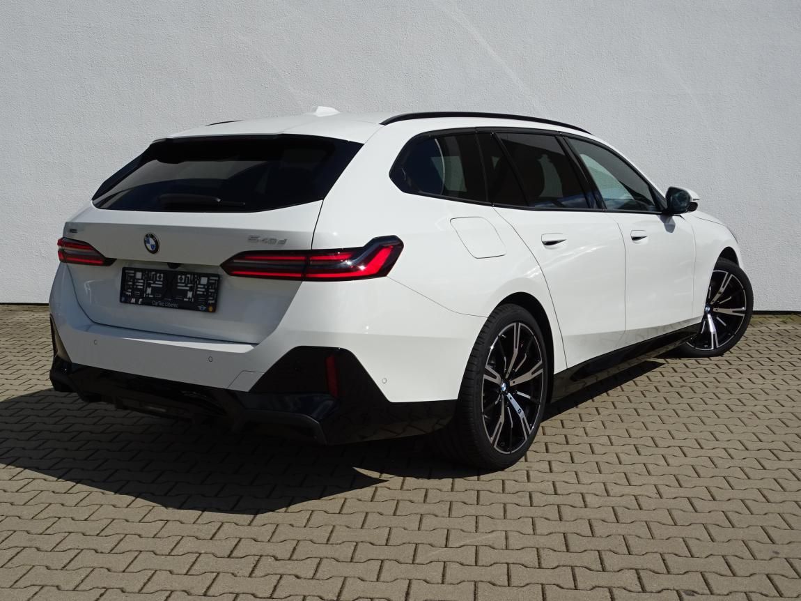 BMW Řada 5, 540d xDrive Touring - fotka 3