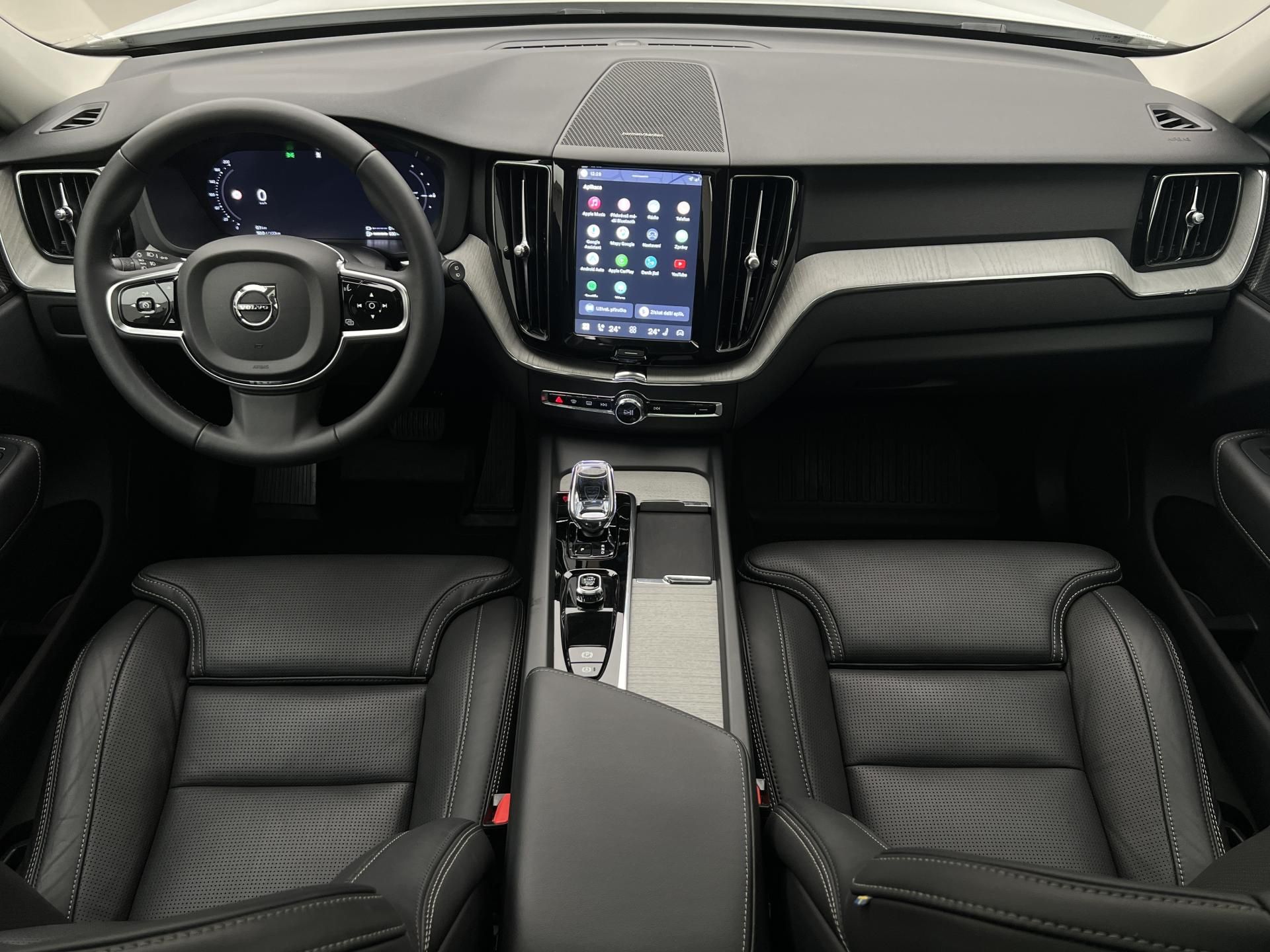 Volvo XC60, T6 AWD DARK PLUS CZ 1. maj. - fotka 2