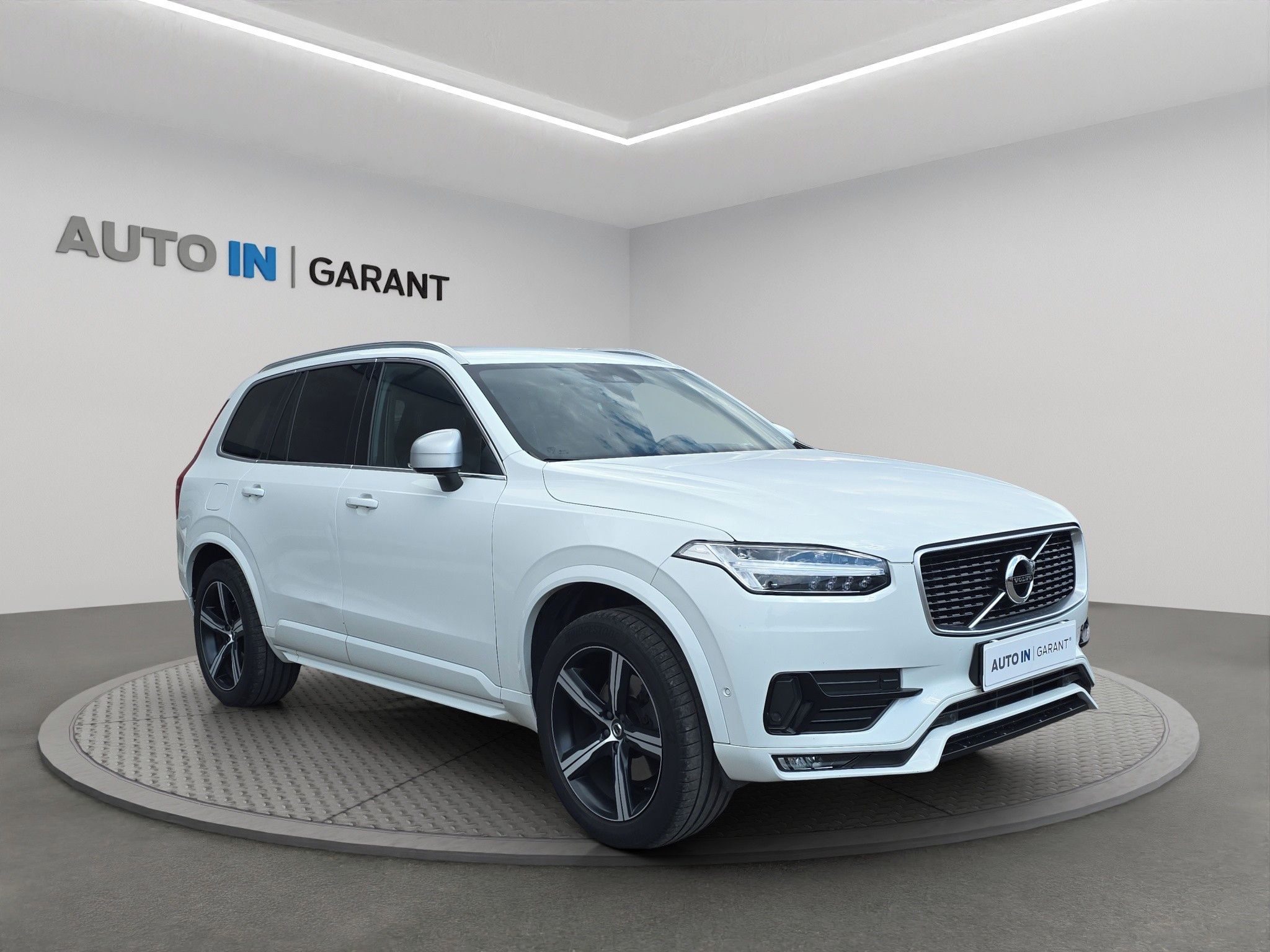 Volvo XC90, R Design D5 173kw 4x4, tažné, - fotka 3