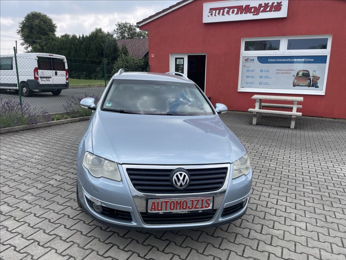 Volkswagen Passat, 2,0 TDI KLIMA OK XENONY STK 4/ - fotka 2