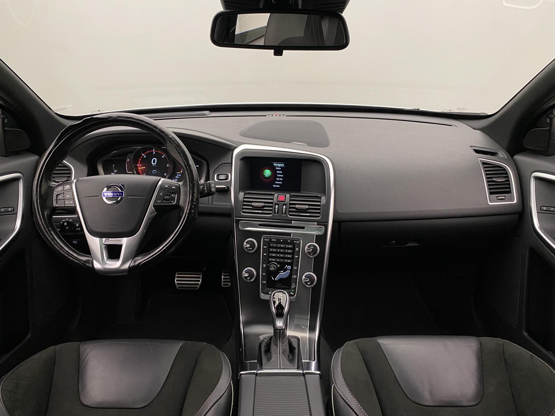Volvo XC60, D4 AWD MOMENTUM AUT - fotka 2