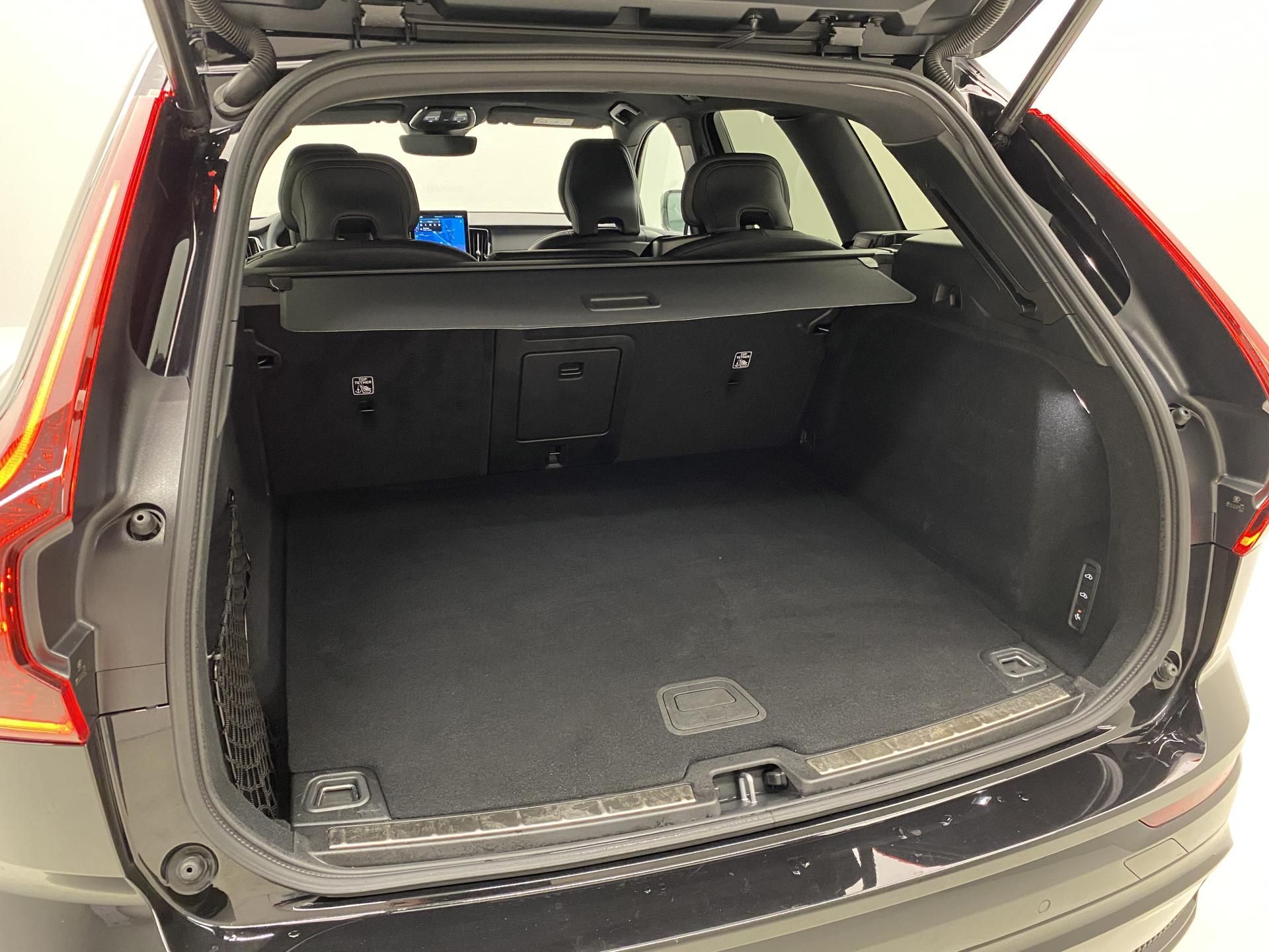 Volvo XC60, T6 AWD RECHARGE BLACK EDITION - fotka 6