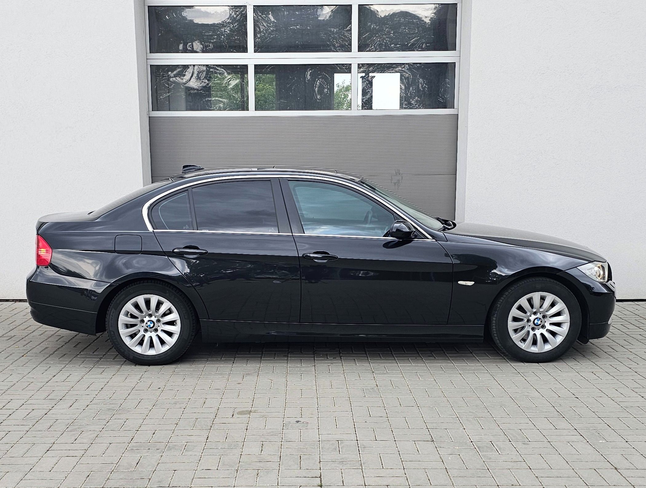 BMW Řada 3, 325i, 160kW - fotka 4