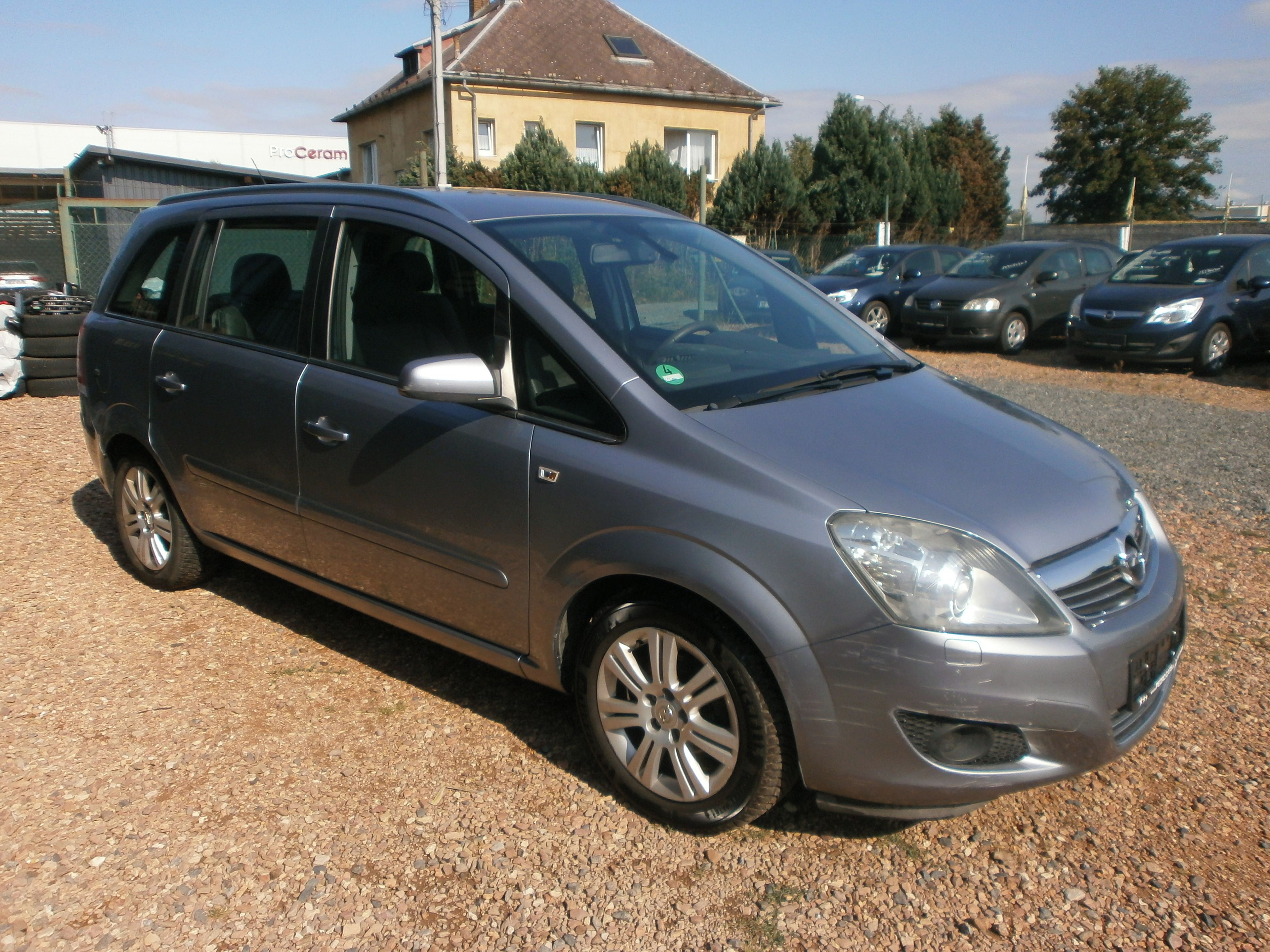 Opel Zafira, 1.8i16v-aut.klima!servis.kniha - fotka 5
