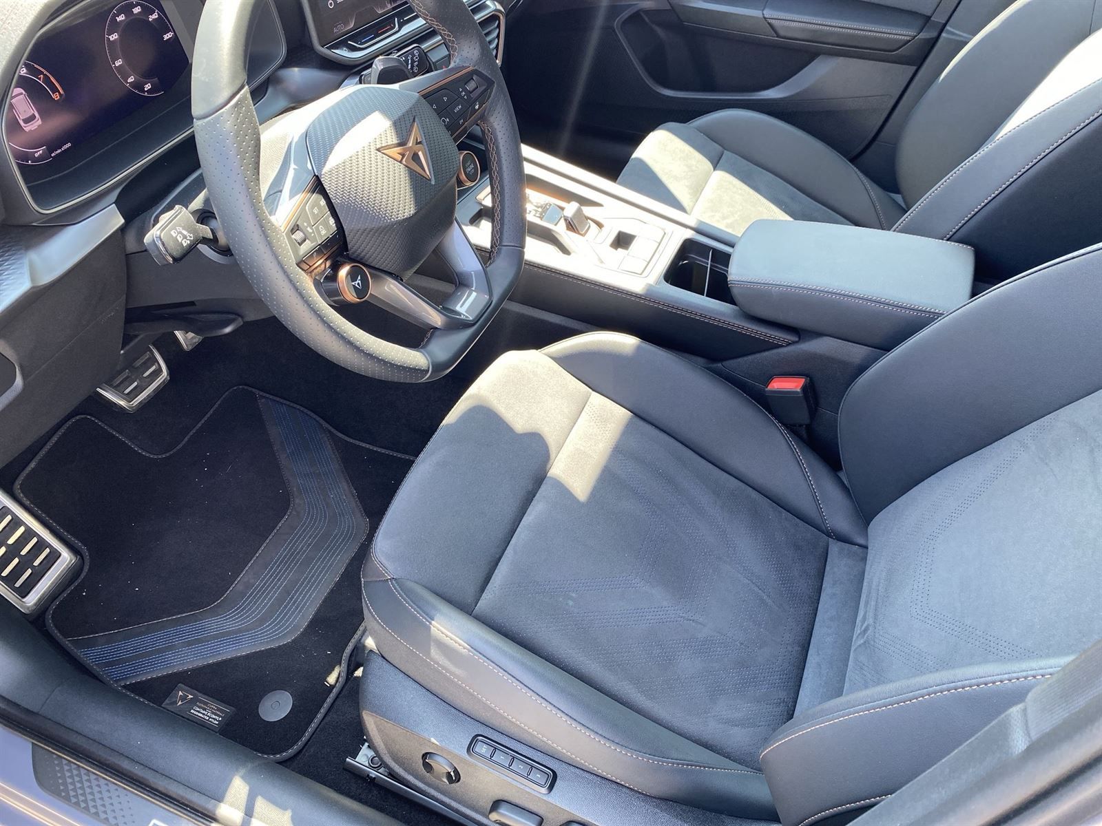 Cupra Leon, SP VZ 2.0 TSI 333k DSG 4WD - fotka 6