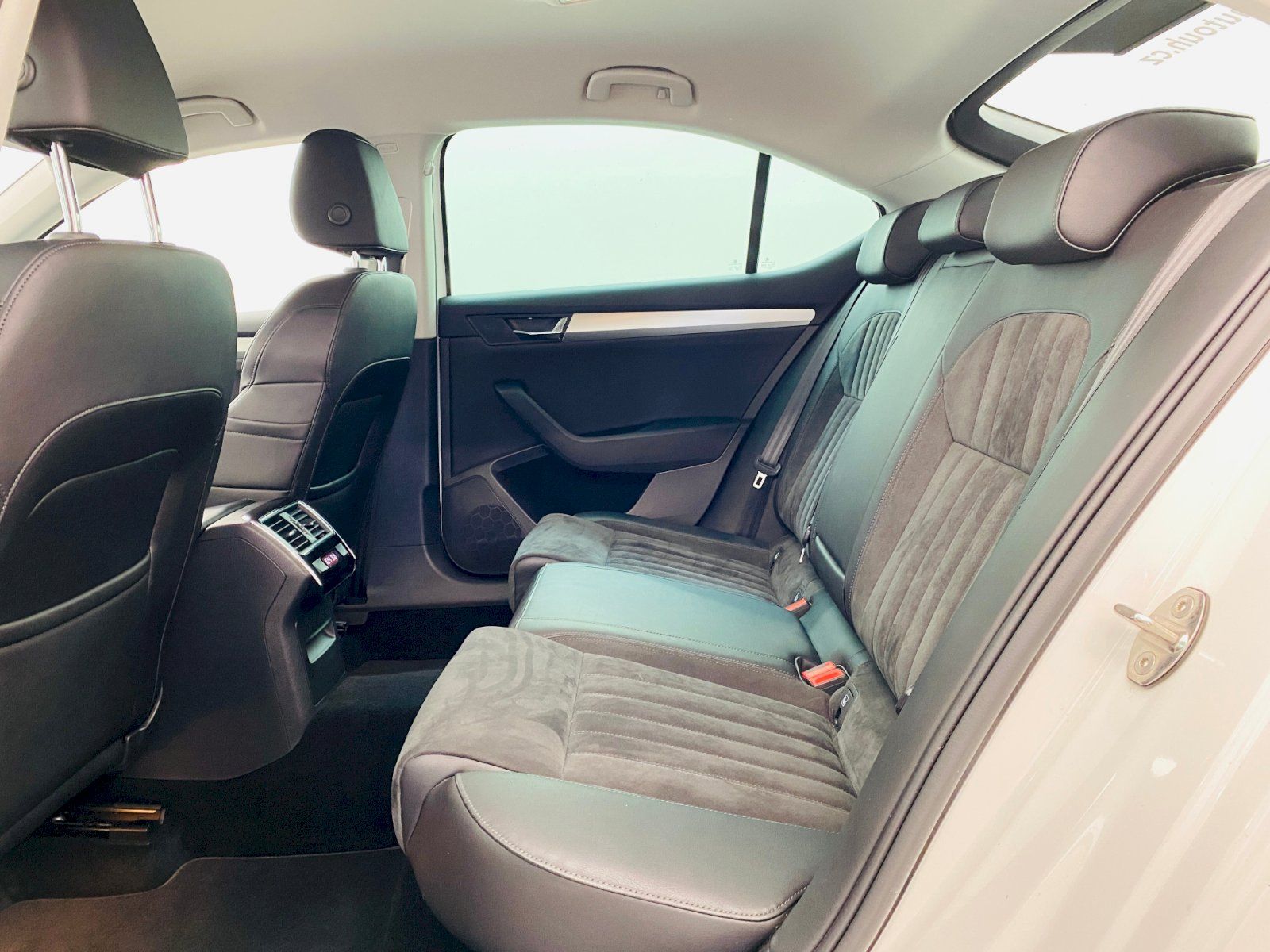 Škoda Superb, 2.0 TDI 110kW Ambition - fotka 6