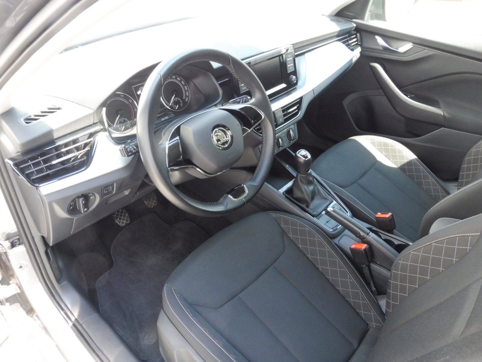Škoda Scala, Ambition 1,0 TSI 81kW - fotka 6