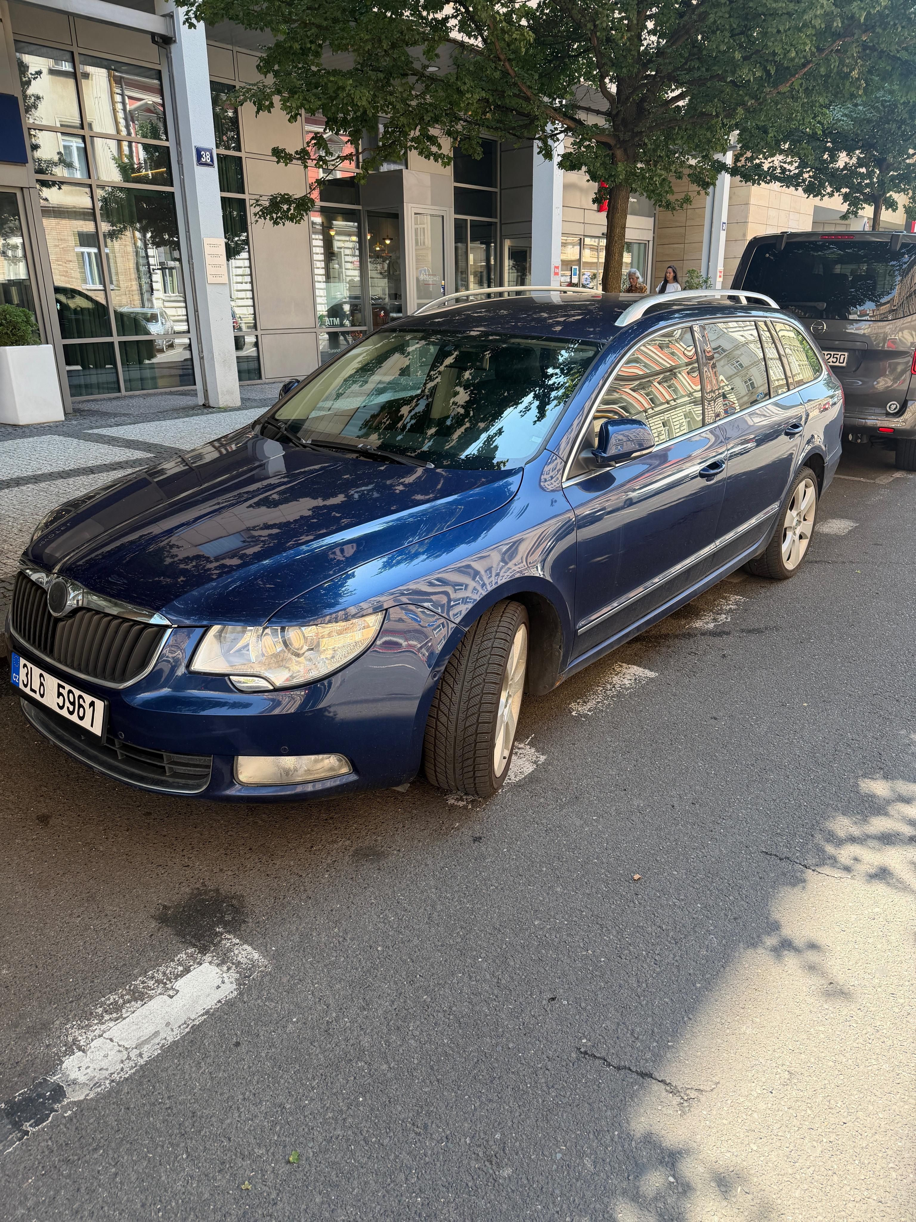 Škoda Superb, 3,6 benzin automat,top vzhled - fotka 2