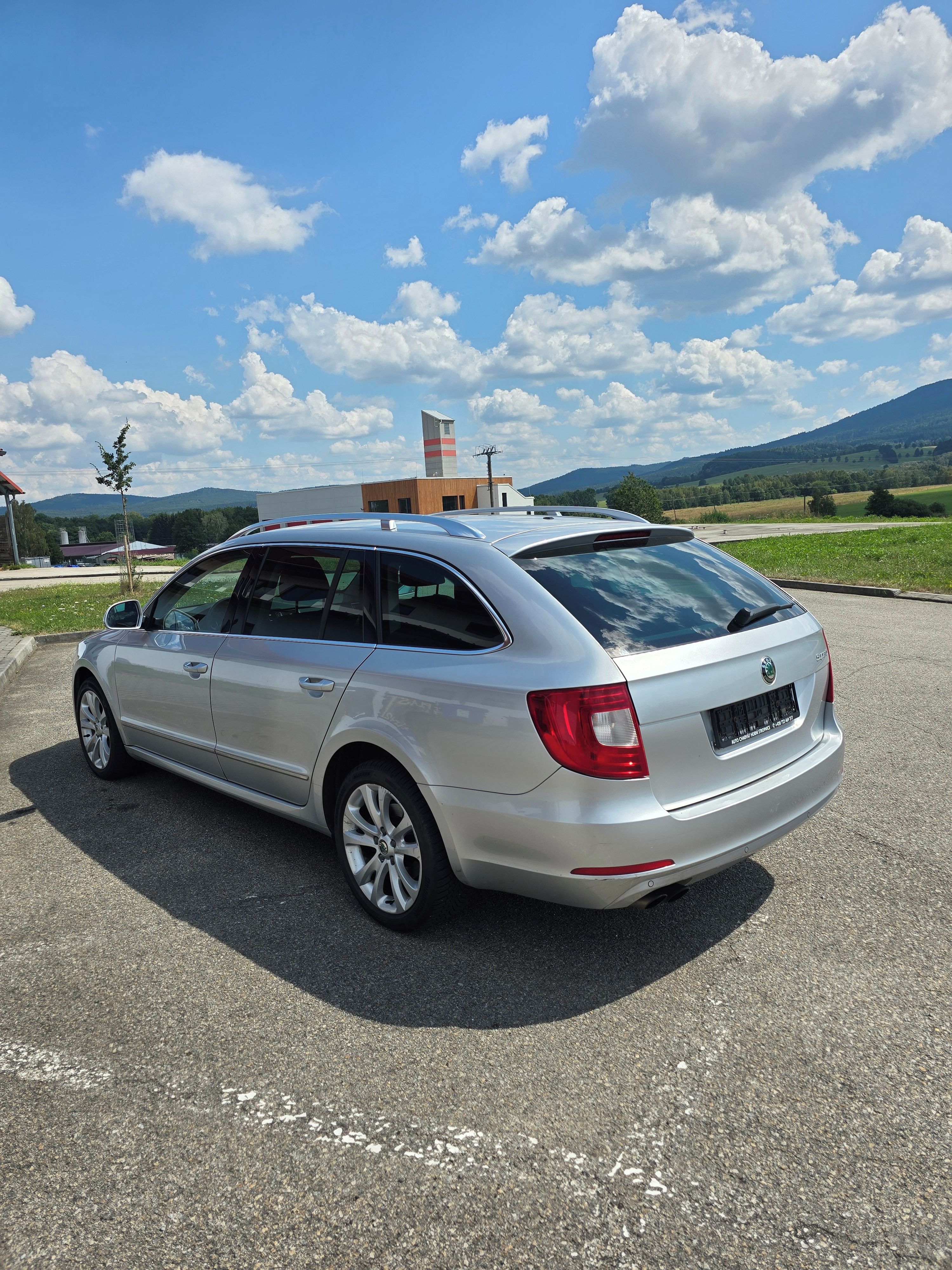 Škoda Superb, Combi 2.0 TDI 4X4 Elegance DSG - fotka 5